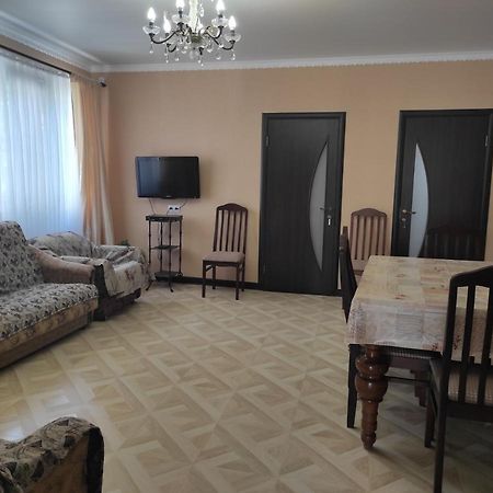 Гостевой Дом Лума Hotel Sukhumi Exterior foto