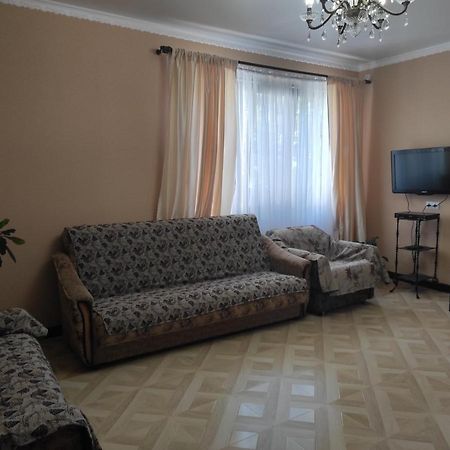 Гостевой Дом Лума Hotel Sukhumi Exterior foto