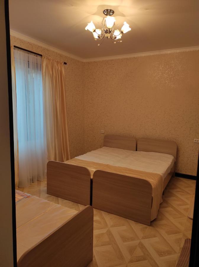 Гостевой Дом Лума Hotel Sukhumi Exterior foto