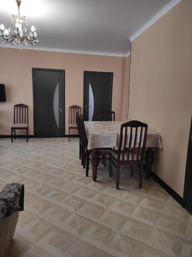 Гостевой Дом Лума Hotel Sukhumi Exterior foto