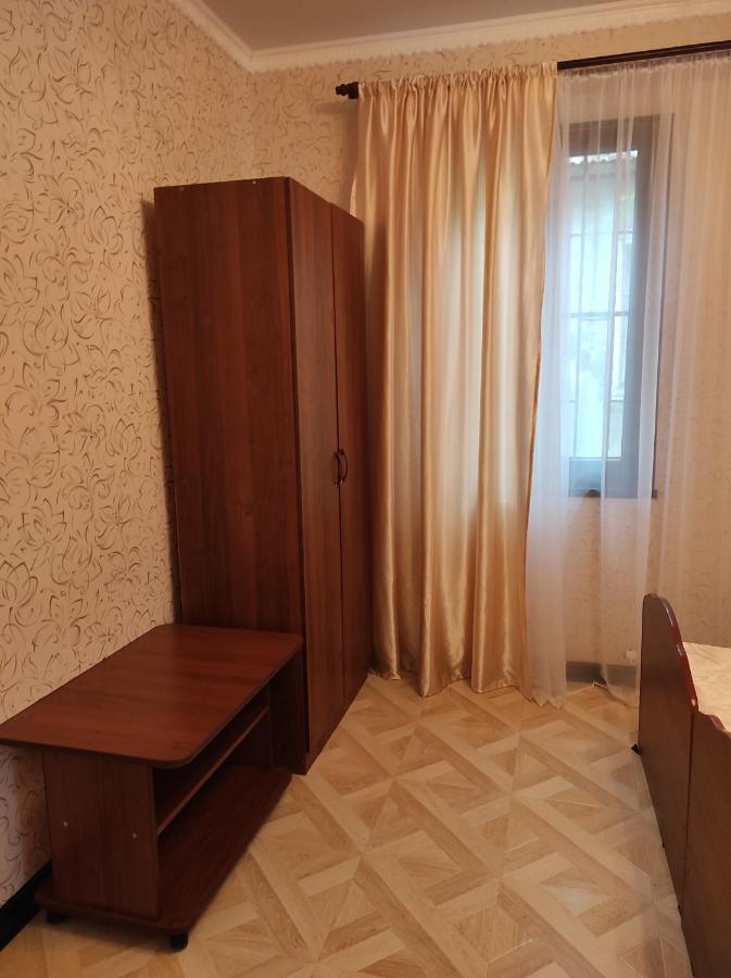 Гостевой Дом Лума Hotel Sukhumi Exterior foto